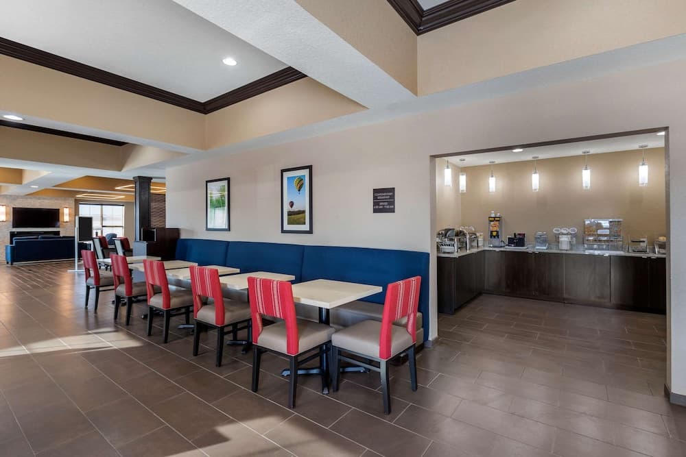 Comfort Inn & Suites Cedar Rapids CID Eastern Iowa Airport gallery photo in Cedar Rapids, IA — image 28