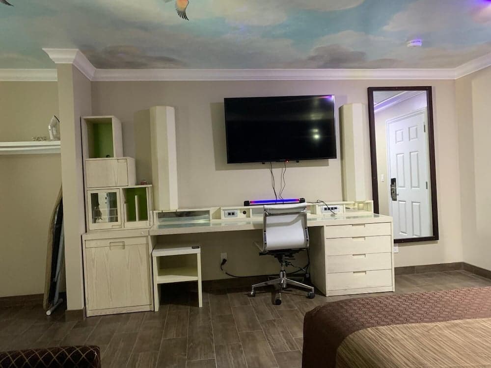Mesa Motel gallery photo in Costa Mesa, CA — image 4