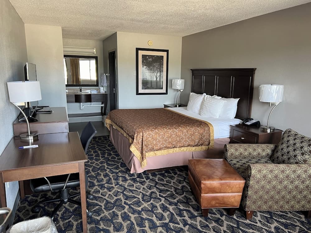 Greenlight Inn & Suites featured exterior or lobby in St. James, MO — similar hotel