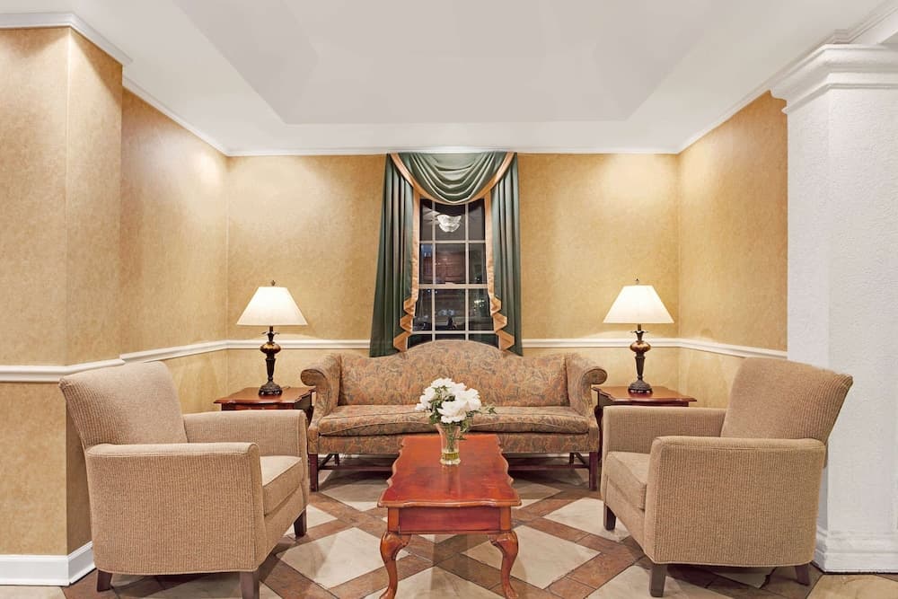Baymont by Wyndham Pearl interior in Pearl, MS — gallery photo 2