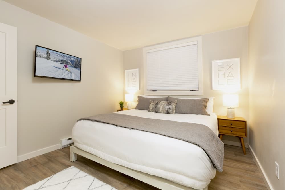 Snowmass Mountain Condos by Snowmass Vacations property views in Snowmass Village, CO — gallery photo 3