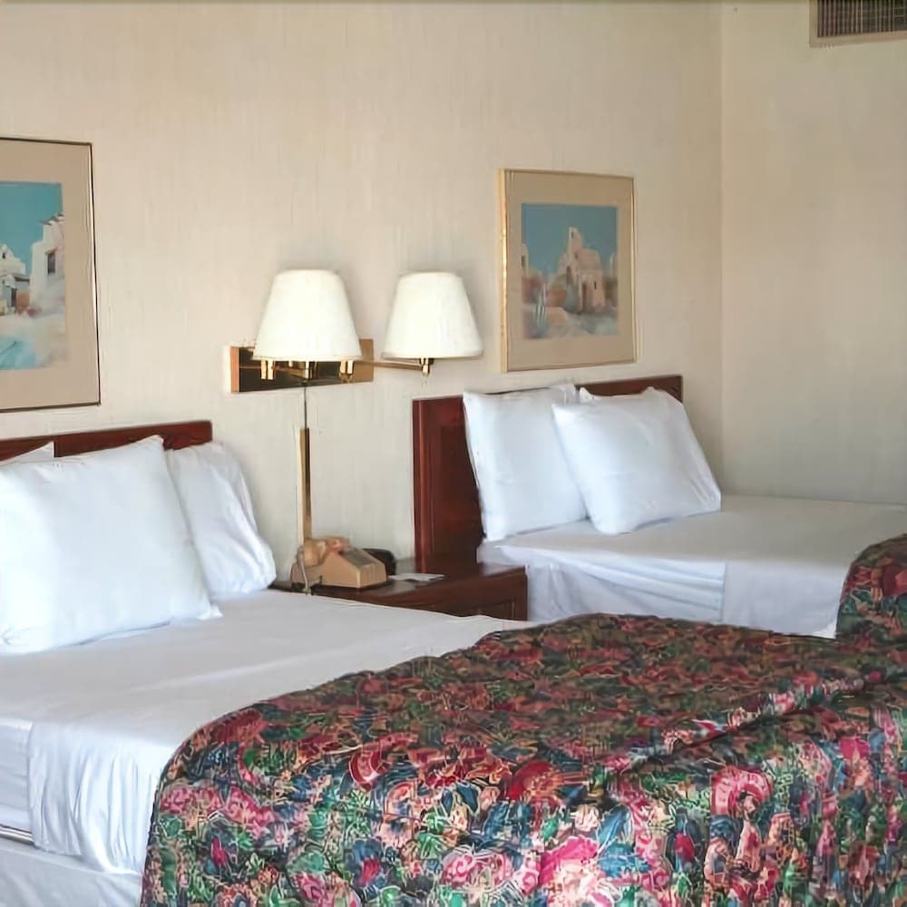 Ridge Crest Hotel interior in West Plains, MO — gallery photo 2