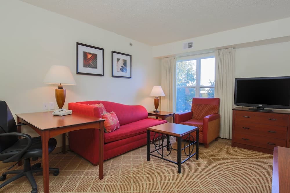 Residence Inn By Marriott Flint property views in Flint, MI — gallery photo 3