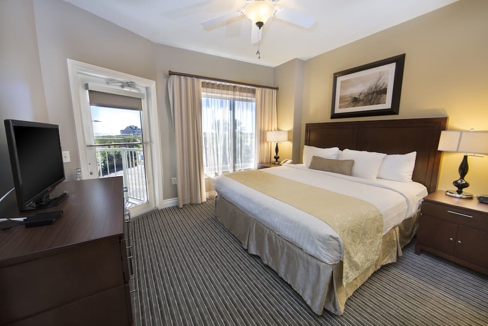 Holiday Inn Club Vacations Galveston Beach Resort by IHG interior in Galveston, TX — gallery photo 2