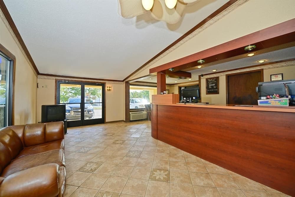 Americas Best Value Inn & Suites Warren Detroit gallery photo in Warren, MI — image 18