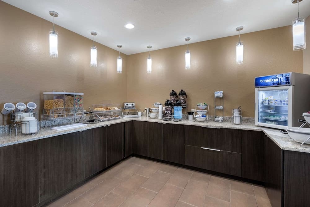 Comfort Inn & Suites Cedar Rapids CID Eastern Iowa Airport gallery photo in Cedar Rapids, IA — image 44