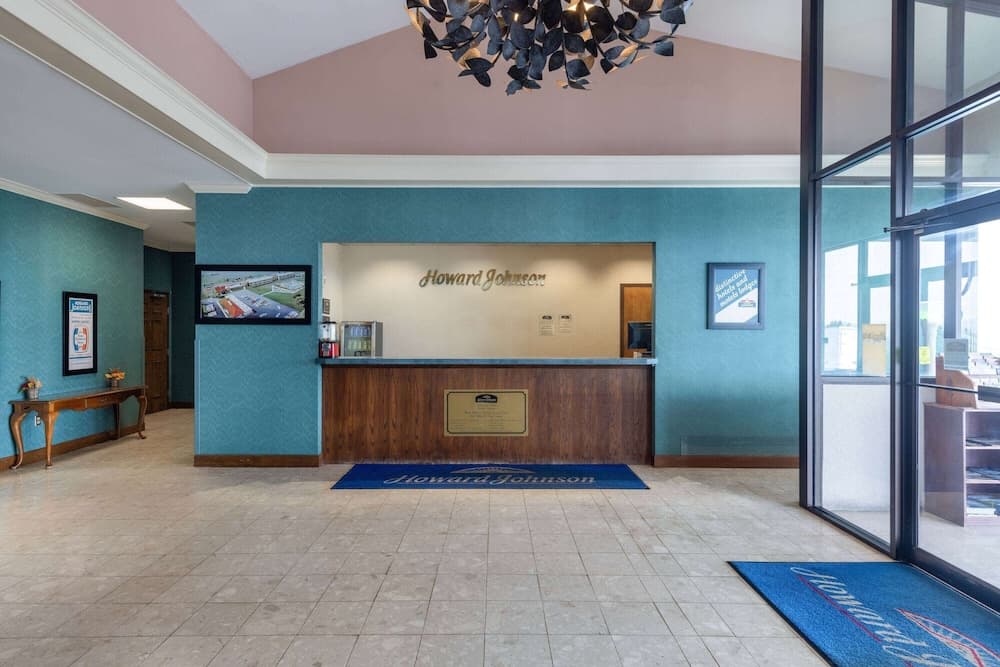 Howard Johnson Hotel & Conference Center by Wyndham Salem property views in Salem, VA — gallery photo 3