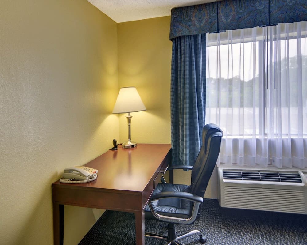 Quality Inn & Suites Grand Prairie South gallery photo in Grand Prairie, TX — image 17