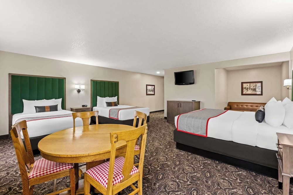 Lumber Jack Lodge, an Ascend Collection Hotel interior in West Branch, MI — gallery photo 2