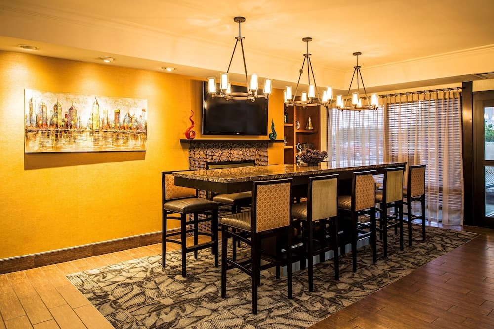 Hampton Inn Philadelphia-International Airport property views in Philadelphia, PA — gallery photo 3