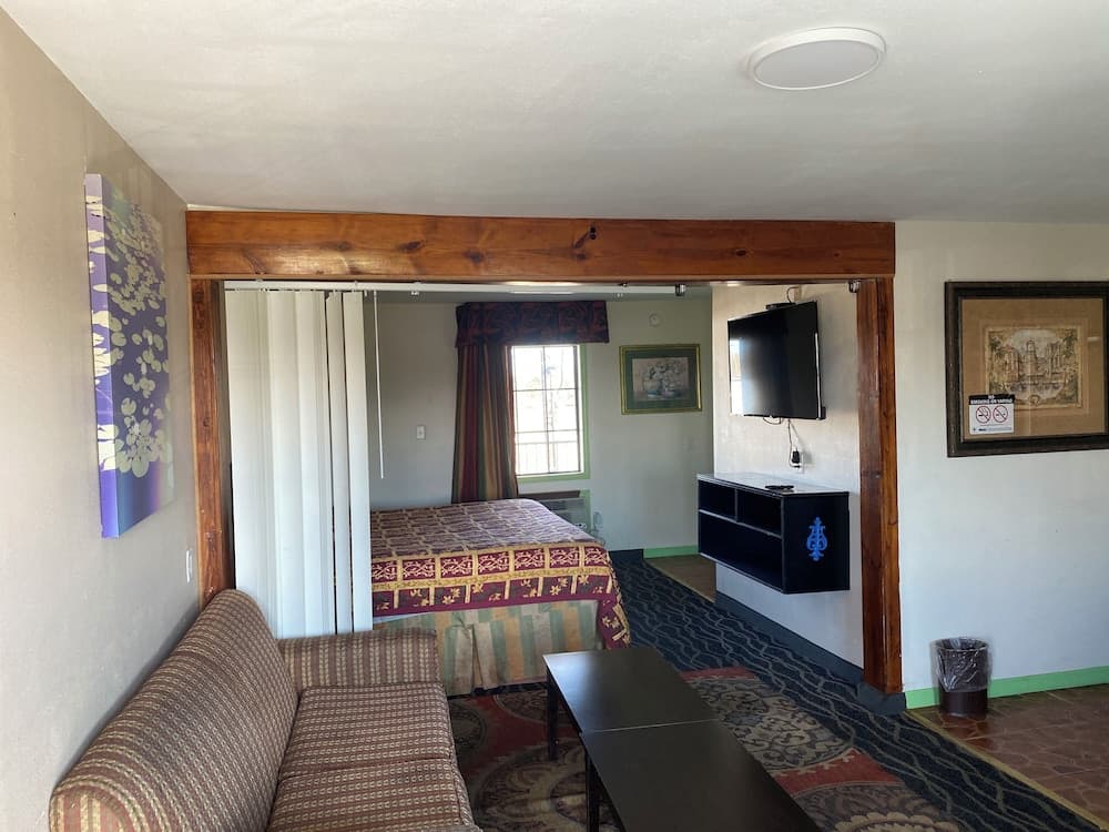 Jacks motel property views in New Orleans, LA — gallery photo 3