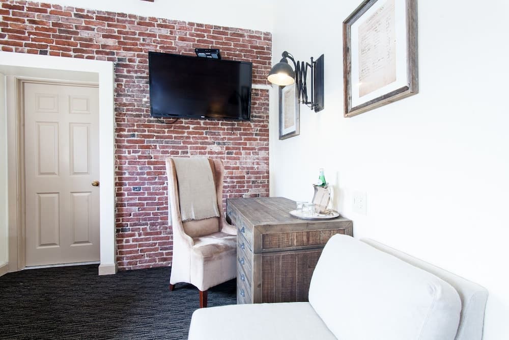 Garrison Inn Boutique Hotel gallery photo in Newburyport, MA — image 4