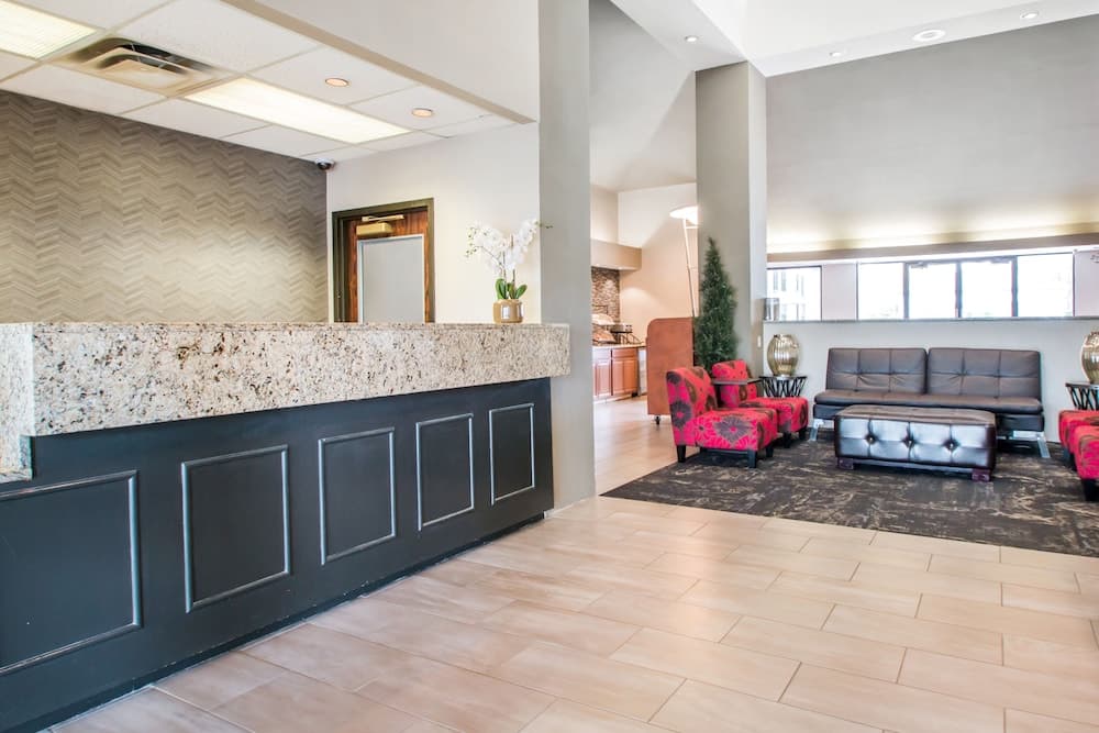 Best Western Courtview Hotel interior in Springfield, MO — gallery photo 2