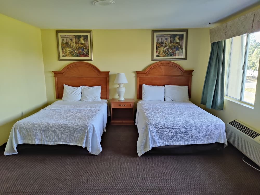 Stockton Inn interior in Stockton, CA — gallery photo 2