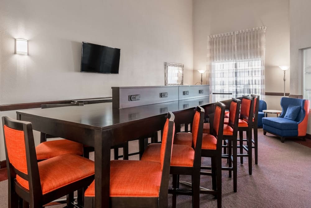 Hawthorn Suites by Wyndham Las Vegas/Henderson interior in Henderson, NV — gallery photo 2