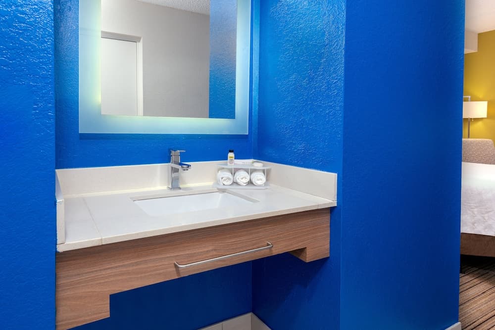 Holiday Inn Express & Suites Naples North - Bonita Springs by IHG gallery photo in Bonita Springs, FL — image 10