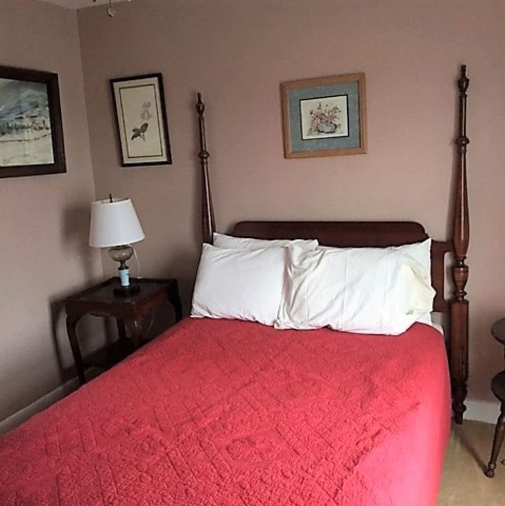Bath Avenue House interior in Ocean Grove, NJ — gallery photo 2