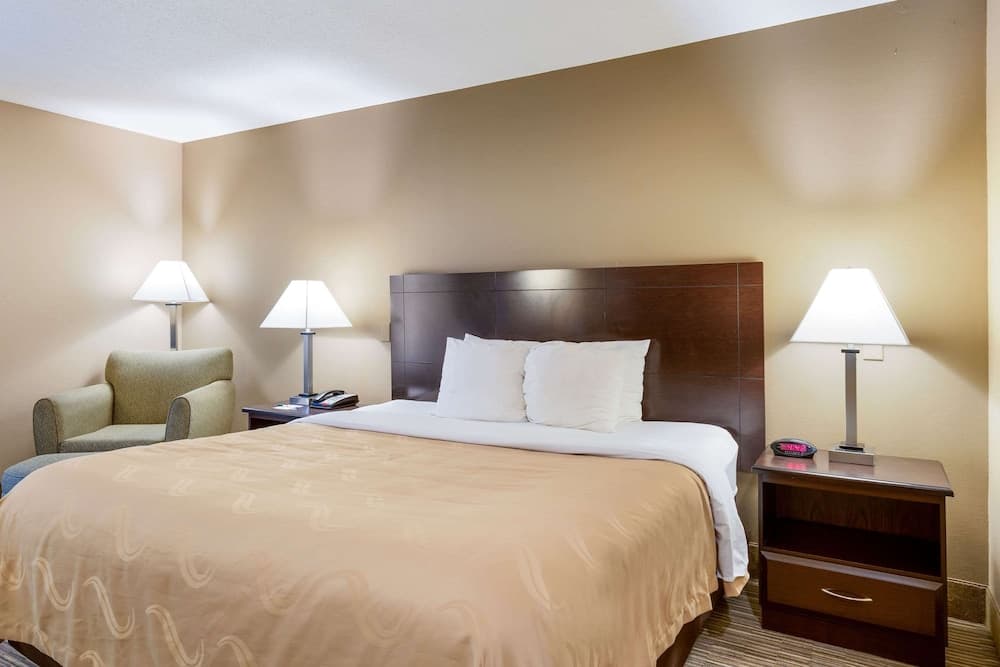 Quality Inn I-70 Near Kansas Speedway property views in Kansas City, KS — gallery photo 3