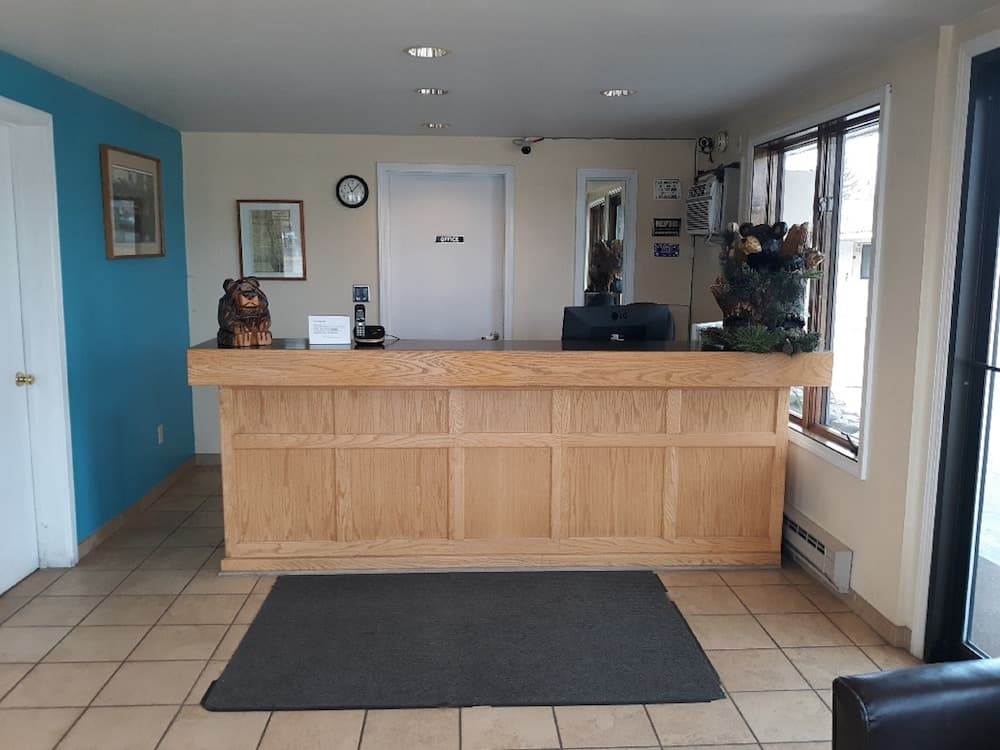 Stay Express Inn Hamilton interior in Hamilton, MT — gallery photo 2