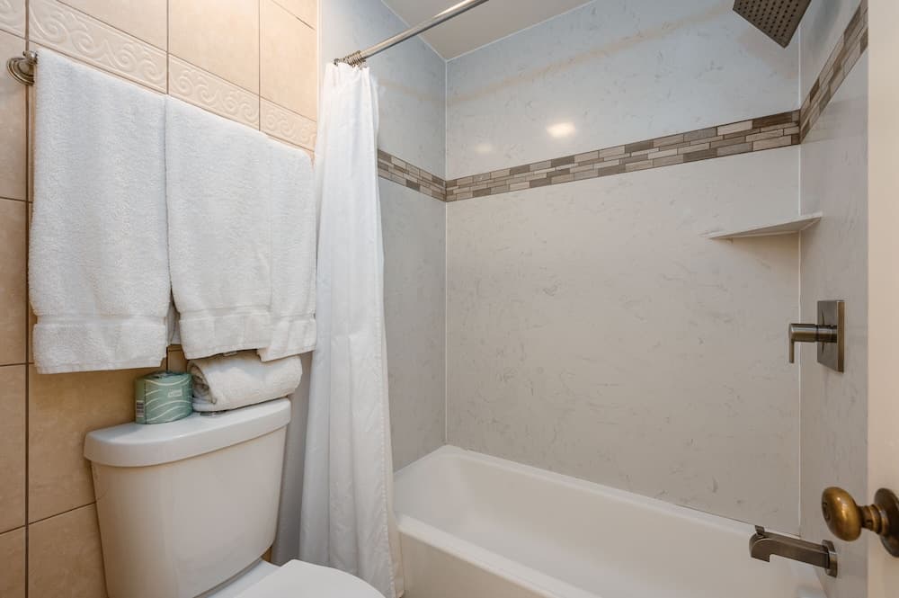 Casa Mariquita Hotel property views in Avalon, CA — gallery photo 3