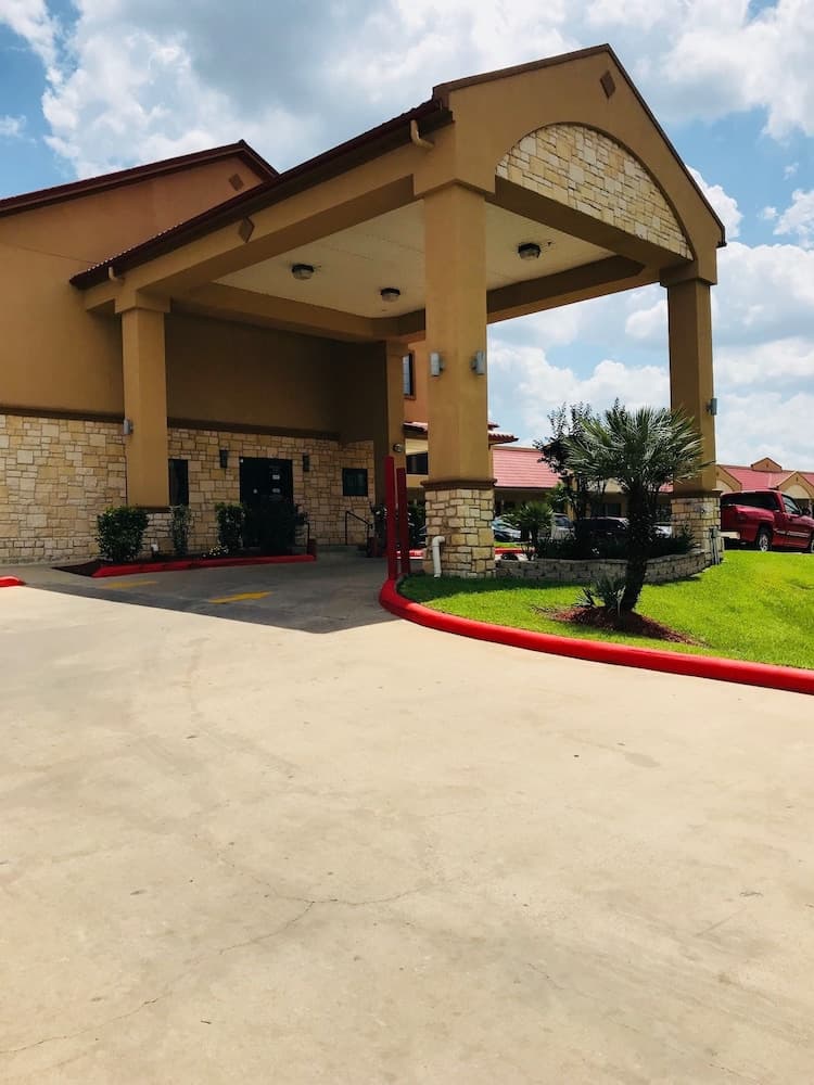 Palace Inn Greenspoint featured exterior or lobby in Houston, TX — similar hotel