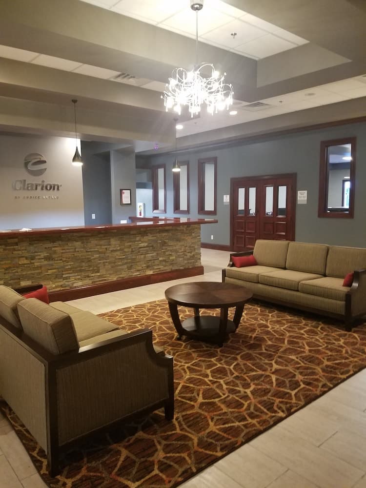 Clarion Inn Belle Vernon interior in Belle Vernon, PA — gallery photo 2