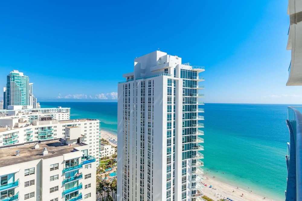 Hyde Beach Condos by Ammos VR interior in Hollywood, FL — gallery photo 2