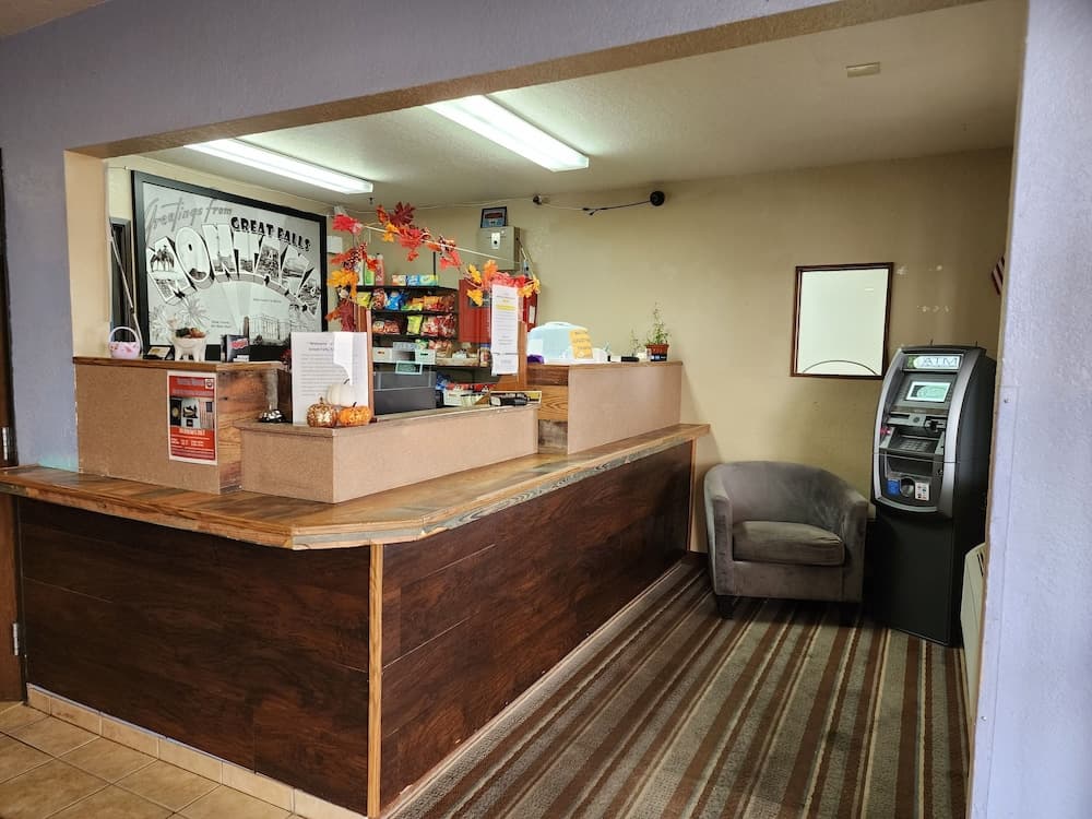 Grizzly Inn interior in Great Falls, MT — gallery photo 2