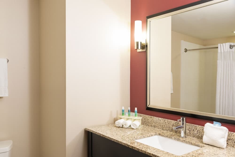 Holiday Inn Express Hotel & Suites New Philadelphia by IHG gallery photo in New Philadelphia, OH — image 16