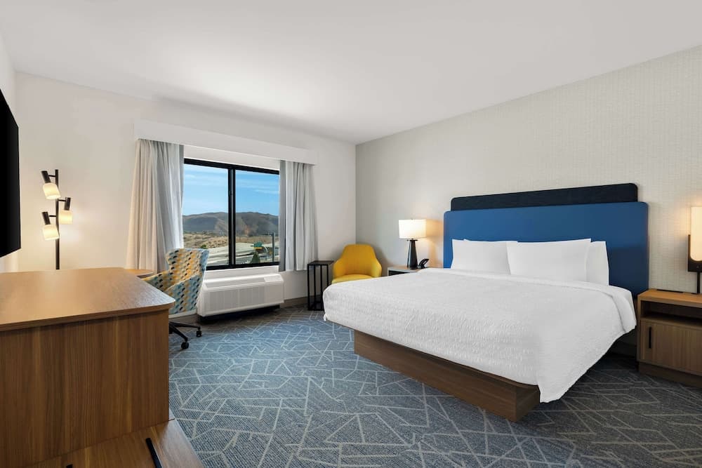 Hampton Inn & Suites Corona, Ca gallery photo in Corona, CA — image 11
