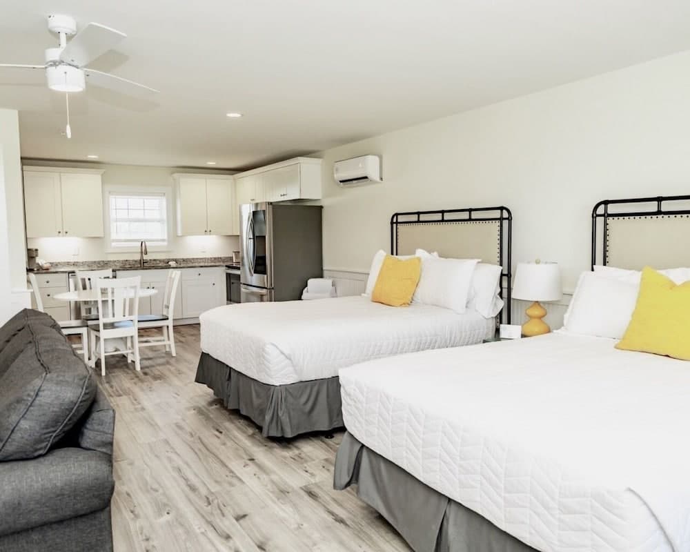 Saltwater Suites interior in Holly Ridge, NC — gallery photo 2
