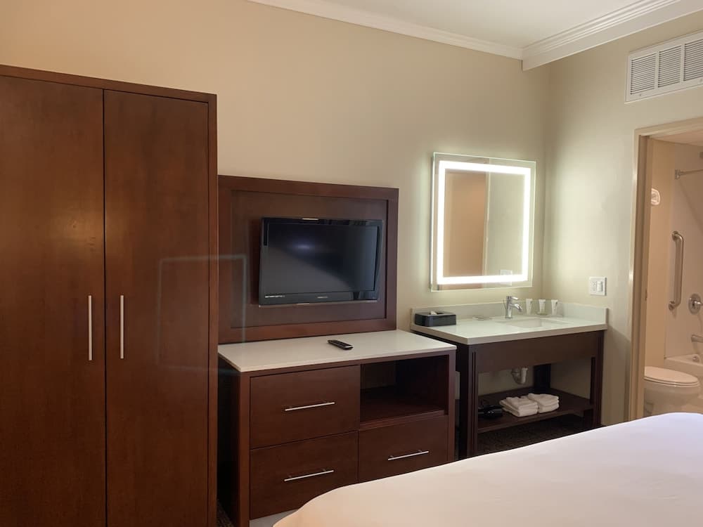 MainStay Suites John Wayne Airport by Choice Hotels gallery photo in Santa Ana, CA — image 26