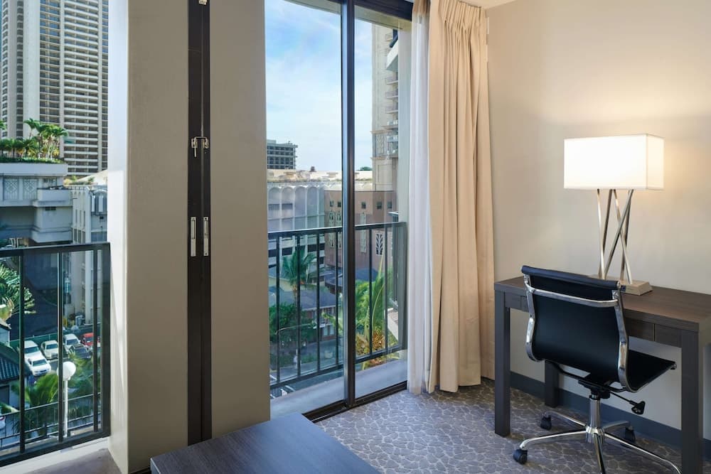 Aqua Palms Waikiki property views in Honolulu, HI — gallery photo 3