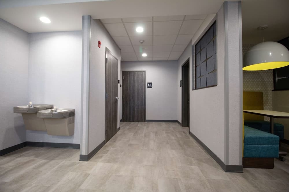 Hampton Inn & Suites North Attleboro gallery photo in North Attleboro — image 24