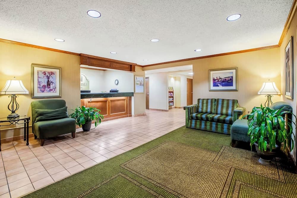 Norwood Inn and Suites Detroit — hotel in Southgate, Michigan