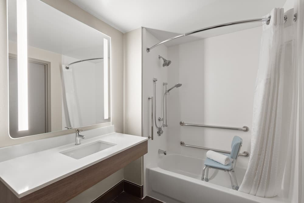 Holiday Inn Express Hotel & Suites Danbury - I-84 by IHG gallery photo in Danbury, CT — image 49