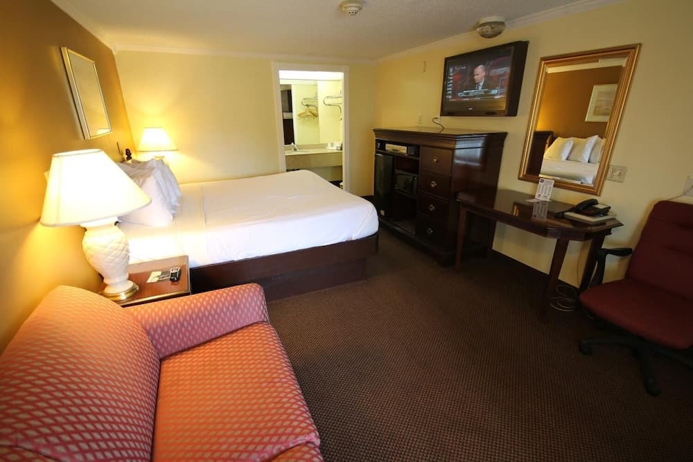 Rodeway Inn & Suites Saginaw I-675 gallery photo in Saginaw, MI — image 31