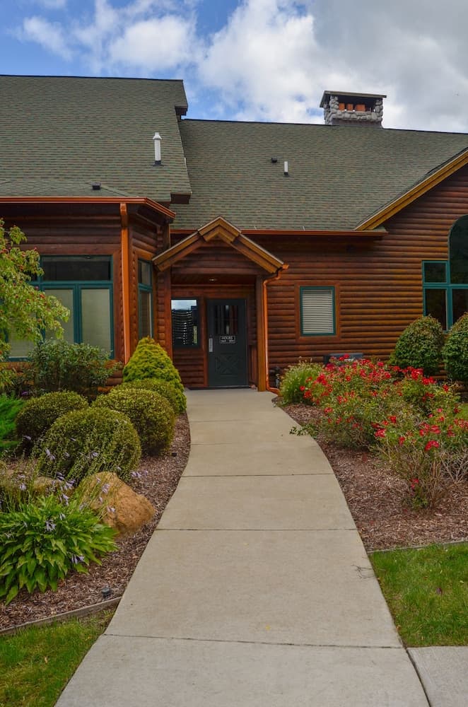 Sun Retreats Gun Lake featured exterior or lobby in Hopkins, MI — similar hotel