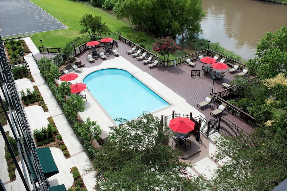 DoubleTree by Hilton Hotel Lafayette interior in Lafayette, LA — gallery photo 2