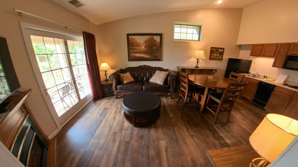 Grand Wood Suites gallery photo in Nashville, IN — image 17