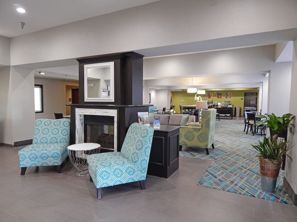 Ramada by Wyndham Burkburnett / Wichita Falls interior in Burkburnett, TX — gallery photo 2