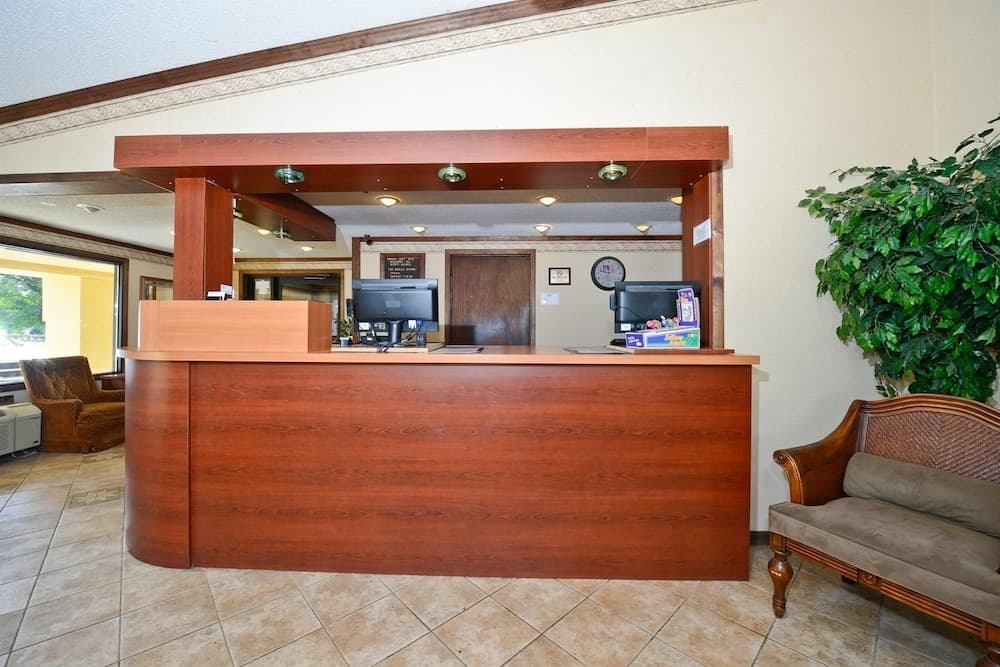 Americas Best Value Inn & Suites Warren Detroit gallery photo in Warren, MI — image 5