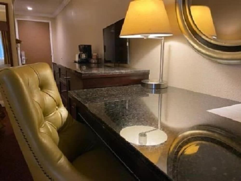Hotel Saddleback Los Angeles - Norwalk interior in Norwalk, CA — gallery photo 2