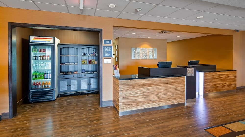 Best Western Plus Hiawatha Hotel interior in Hiawatha, KS — gallery photo 2