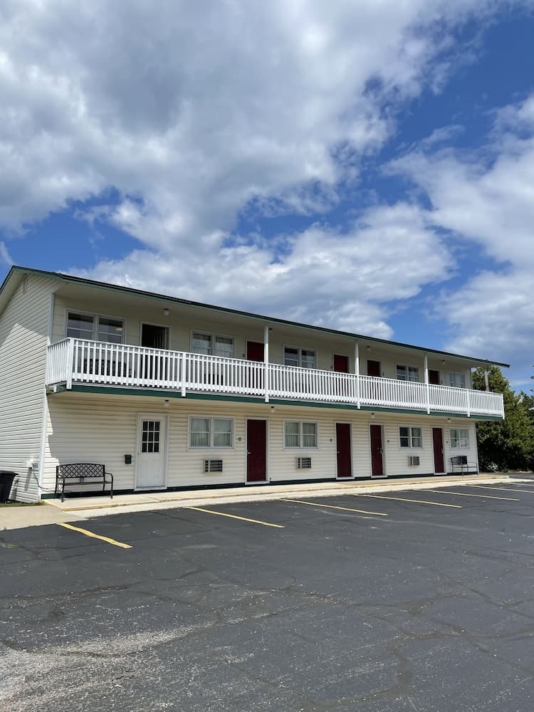 Voyager Inn featured exterior or lobby in St Ignace, MI — similar hotel