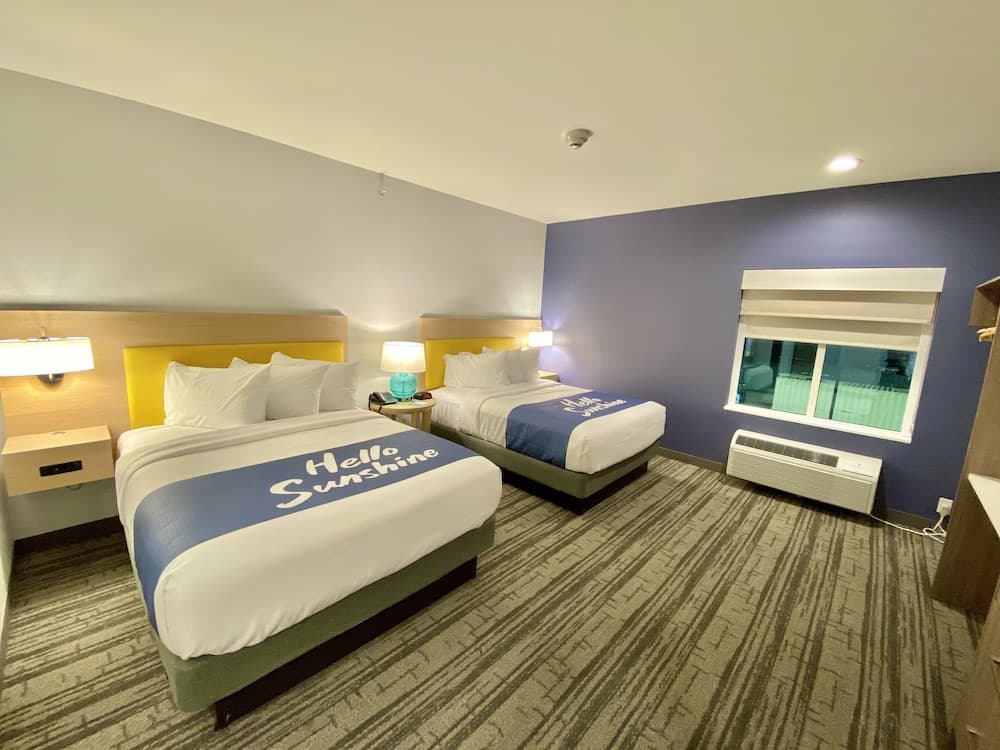 Days Inn & Suites by Wyndham Beaumont West / I-10 & Walden gallery photo in Beaumont, TX — image 55