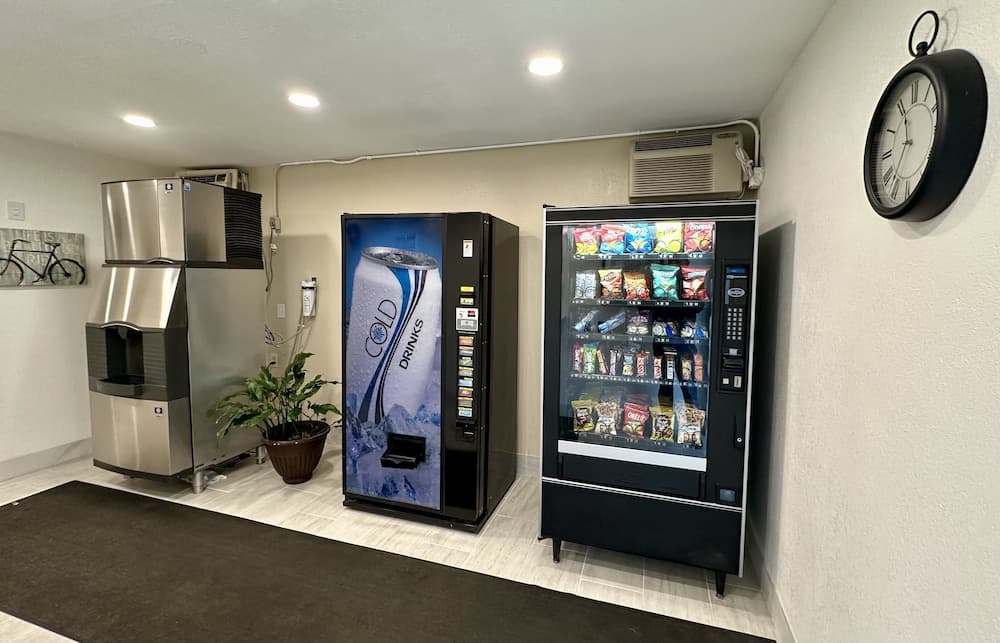 Royal Inn Charlotte Airport Hotel property views in Charlotte, NC — gallery photo 3