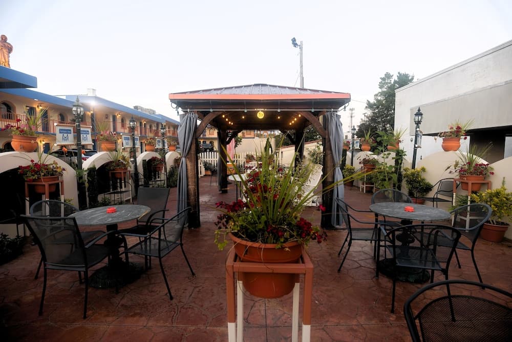 Atrium Inn interior in High Point, NC — gallery photo 2