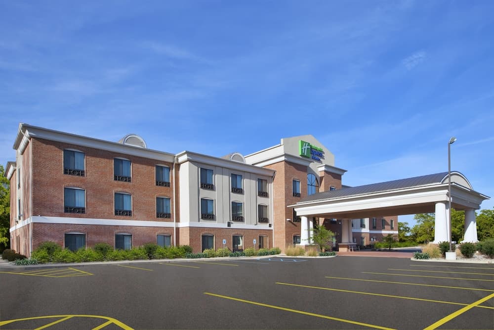 Holiday Inn Express Hotel & Suites Niles by IHG featured exterior or lobby in Niles, MI — similar hotel