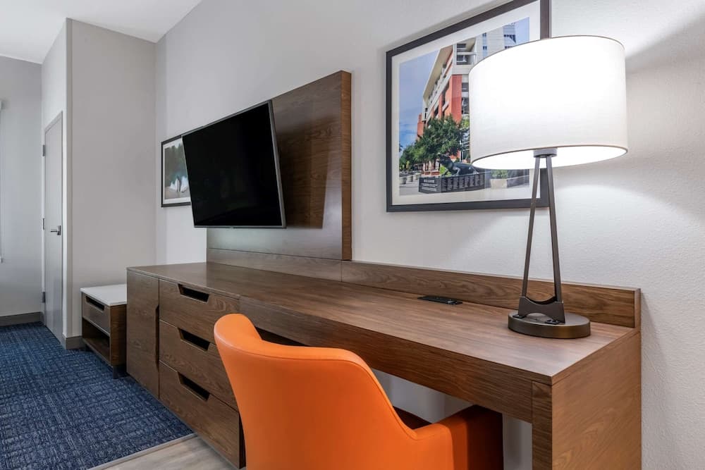 Comfort Suites Gainesville near University gallery photo in Gainesville, FL — image 40